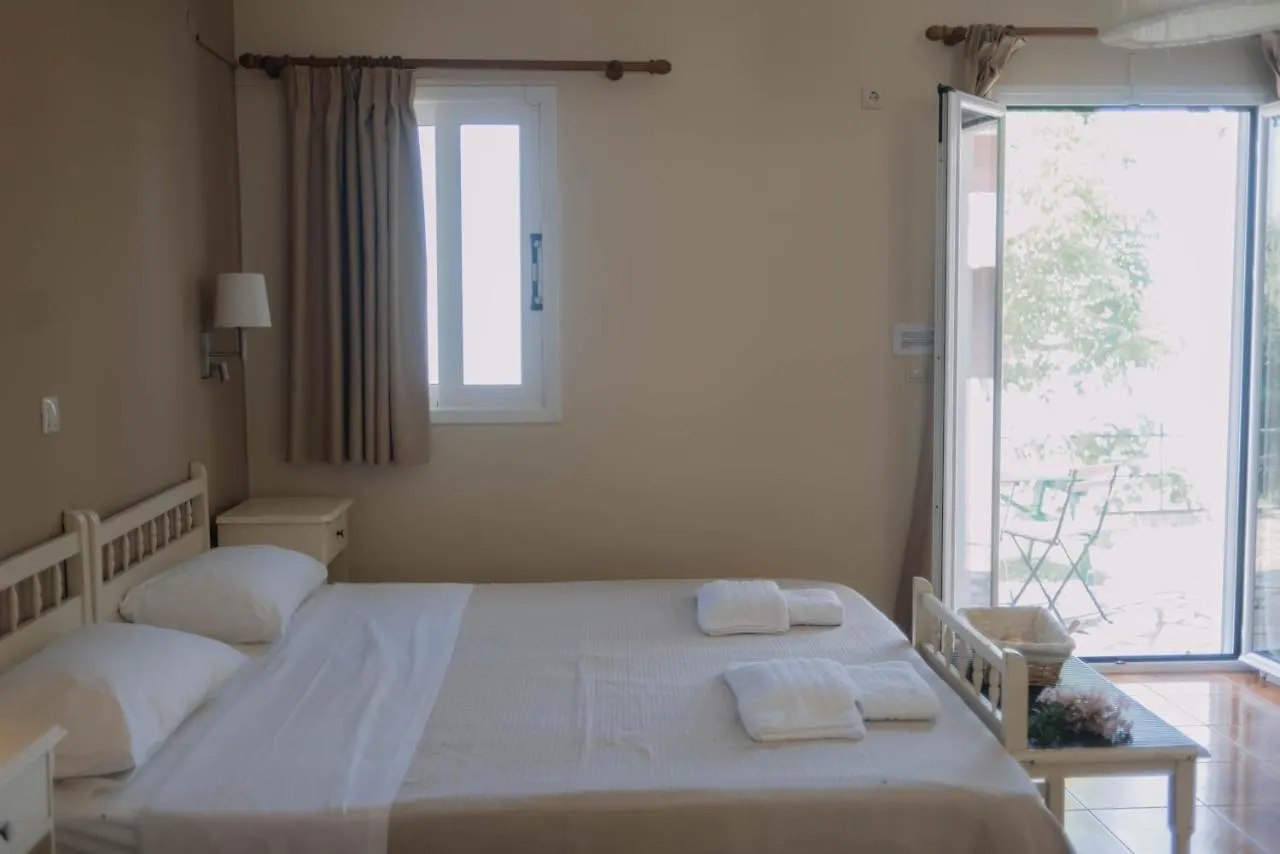 Lorraine'S Apartments Close To Lourdas Beach Lourdata  Greece