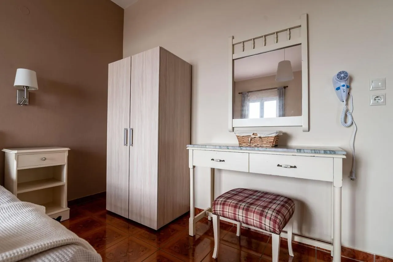 Lorraine'S Cottage Style Studios, Swimming Pool And Bbq Only For Guests Lourdata  Apartament