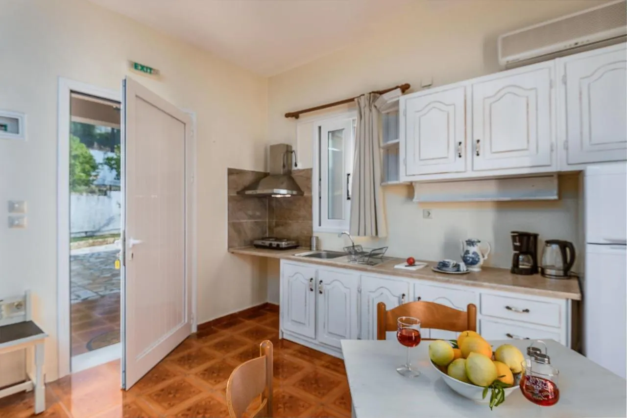 Lorraine'S Apartments Close To Lourdas Beach Lourdata  Greece