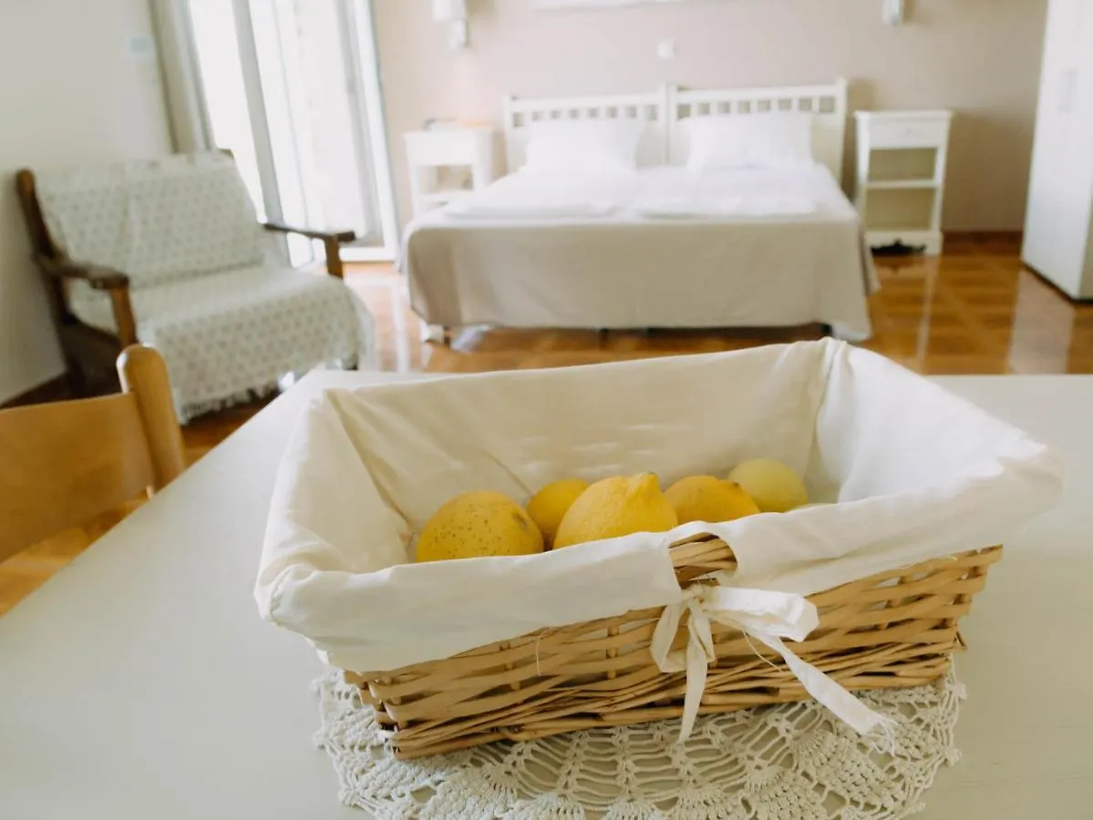 Lorraine'S Apartments Close To Lourdas Beach Lourdata  Greece